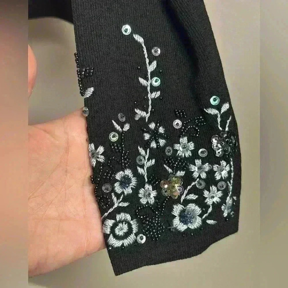 Y2K Finity Embroidered Beaded Sequin Floral Front Clasp Sweater – Women’s S - Picture 7 of 15